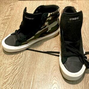 Straye Men's Black and Camouflage Sneakers Size: 9 1/2